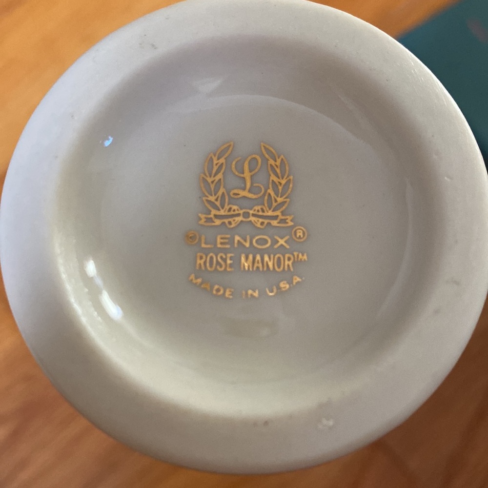 Lenox Rose Manor NWT bud vase 8” with box trimmed in 24k gold, made in USA - Picture 3 of 4